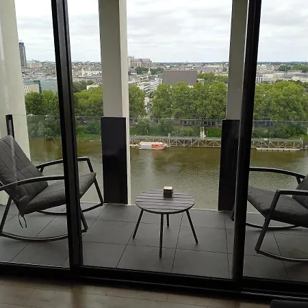 Standing Vue Panoramique Sur Apartment