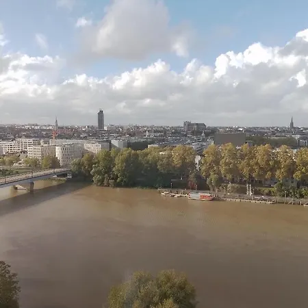 Standing Vue Panoramique Sur Nantes