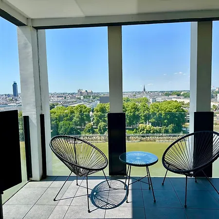 Standing Vue Panoramique Sur Nantes